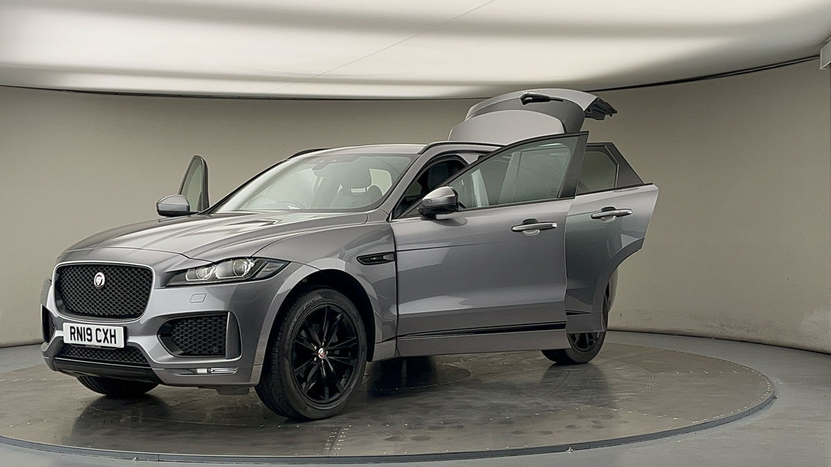 Jaguar F-PACE Image 22