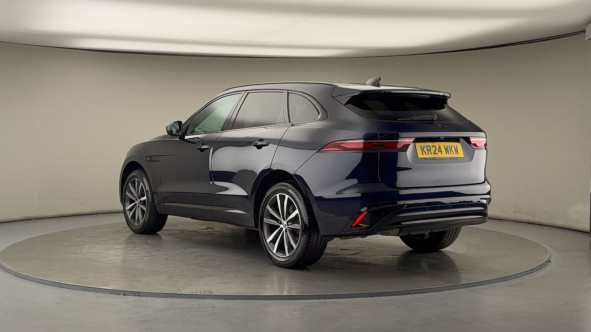 Jaguar F-PACE Image 2
