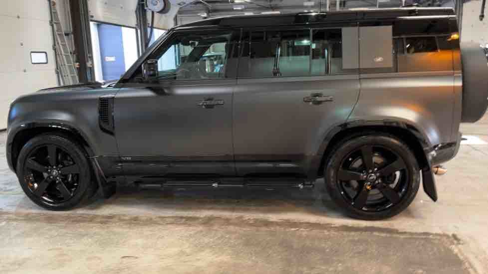 More views of Land Rover Defender 110