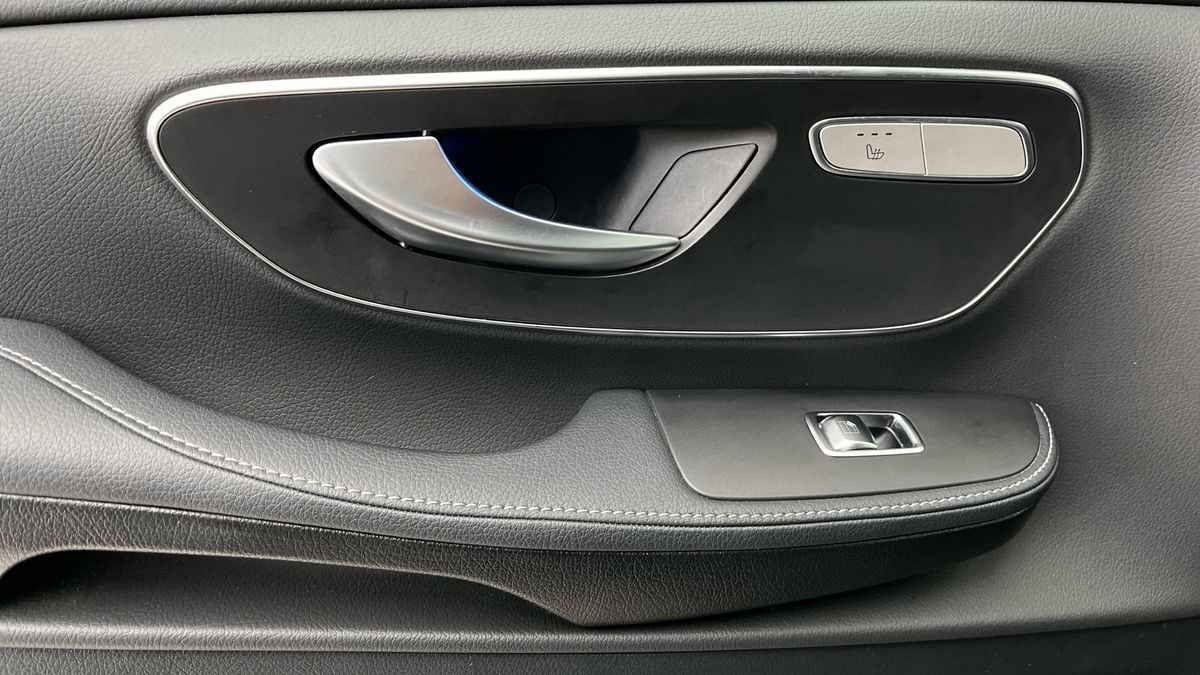 Mercedes-Benz V Class Image 19