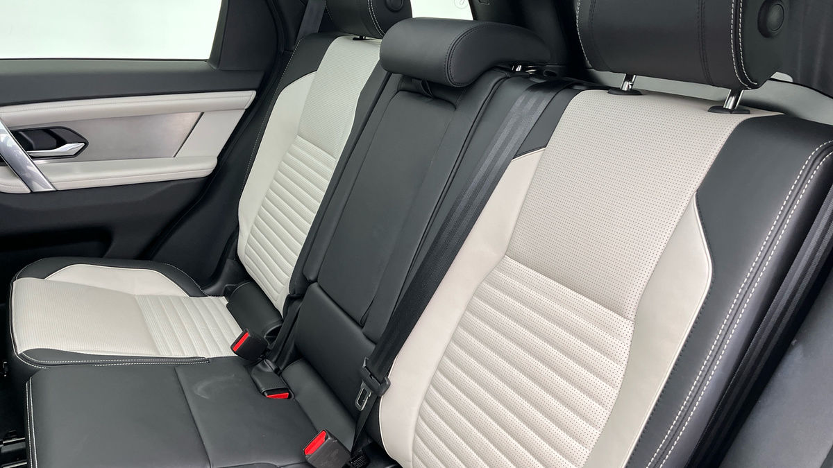 Land Rover Discovery Sport Image 8