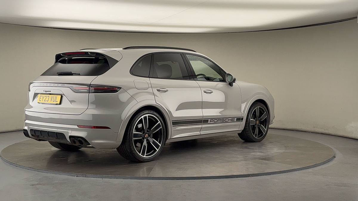 Porsche Cayenne Image 21