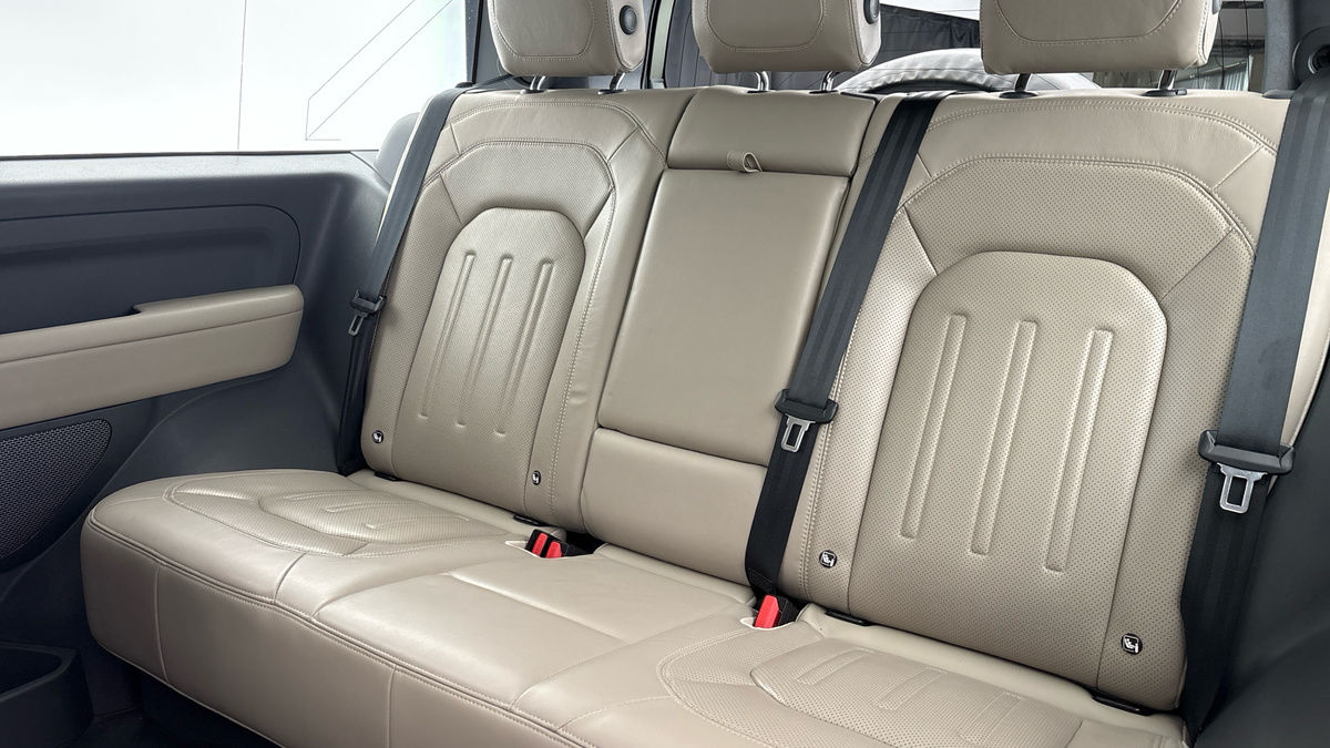 Land Rover Defender 90 Image 8