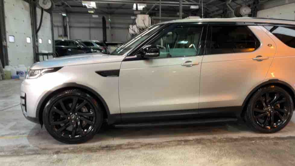 More views of Land Rover Discovery