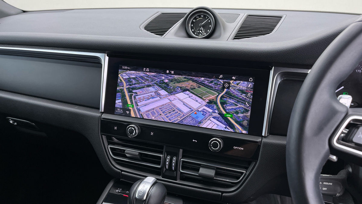 Porsche Macan Image 17