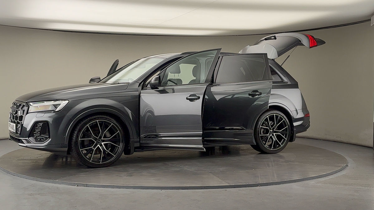 More views of Audi Q7