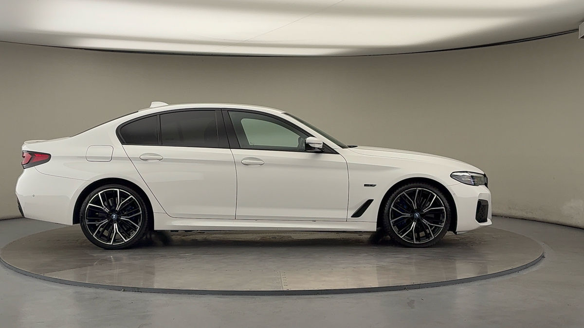 BMW 5 Series Image 16