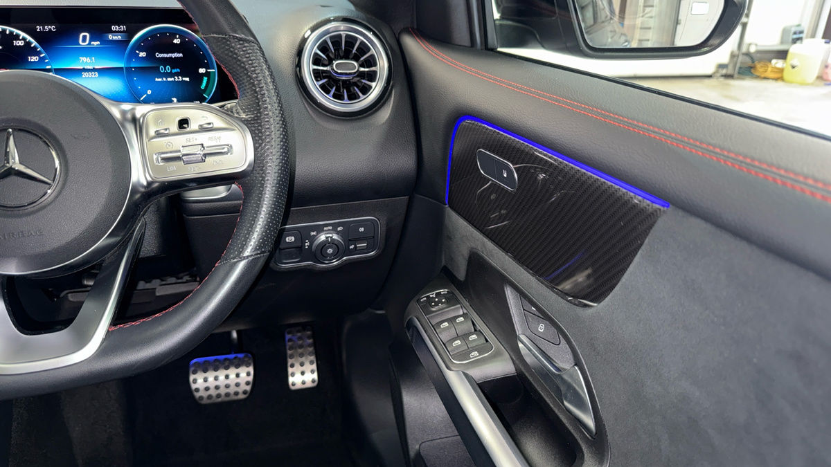 Mercedes-Benz GLB Image 14