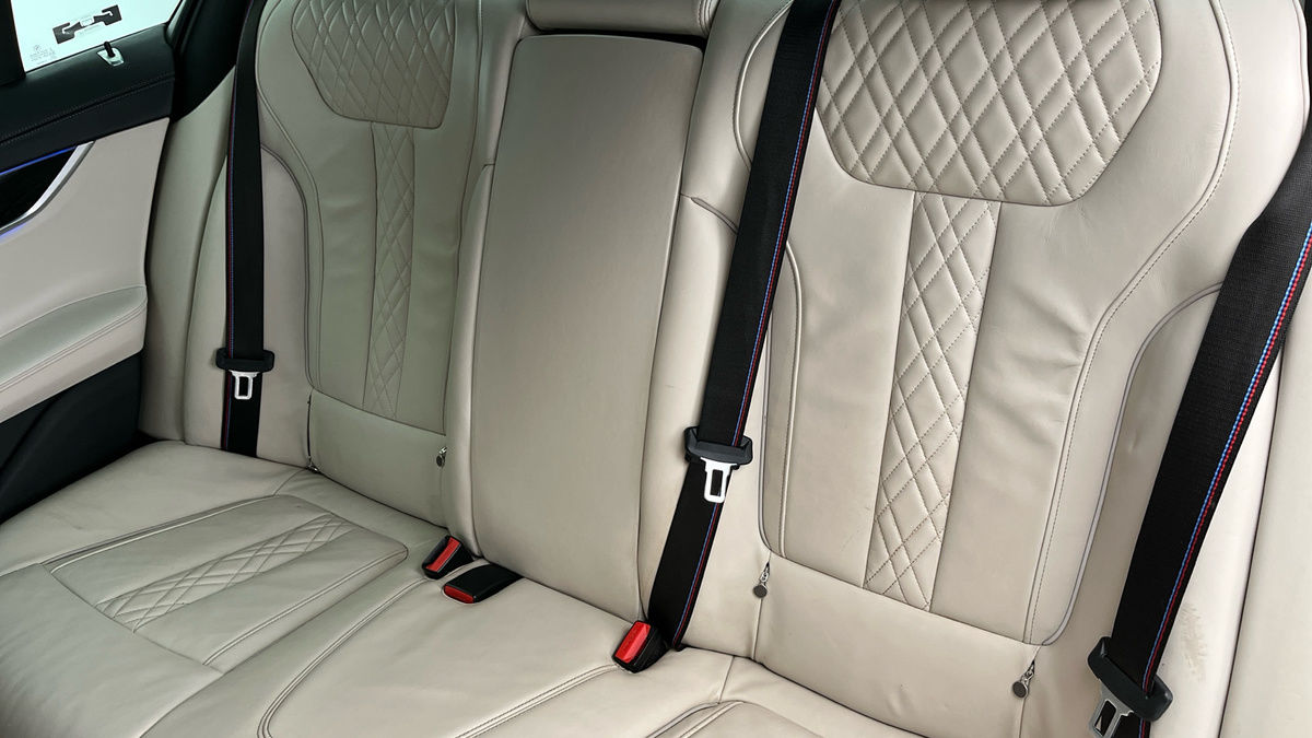 BMW 7 Series Image 8