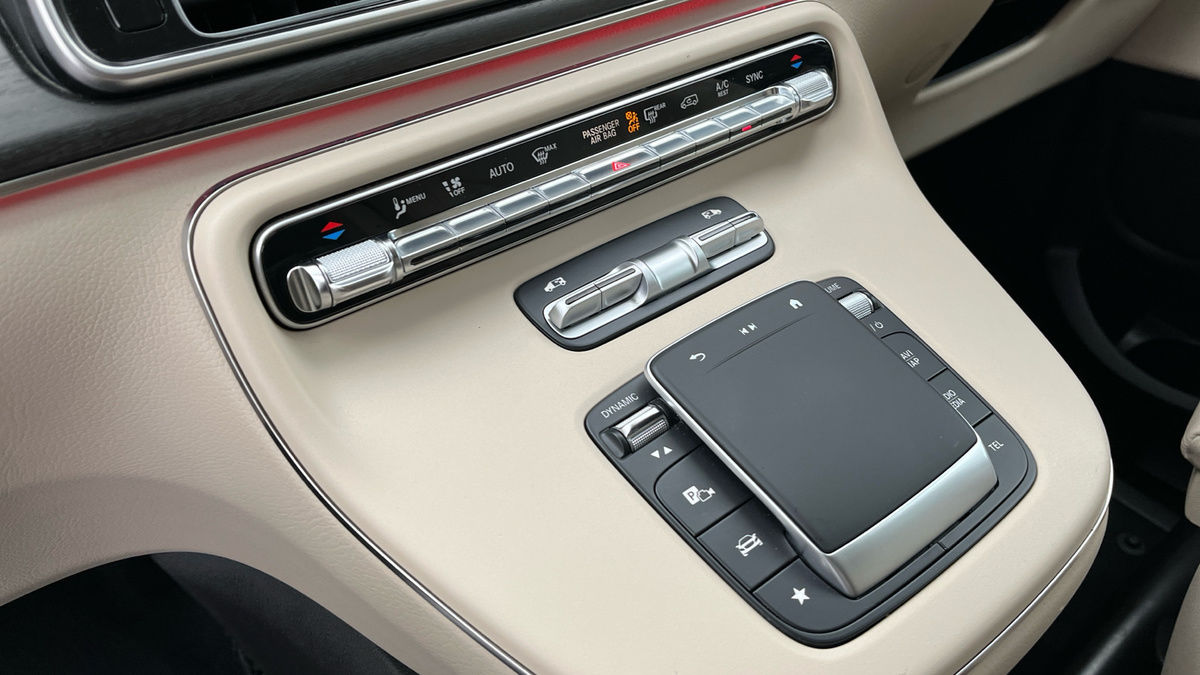 Mercedes-Benz V Class Image 26