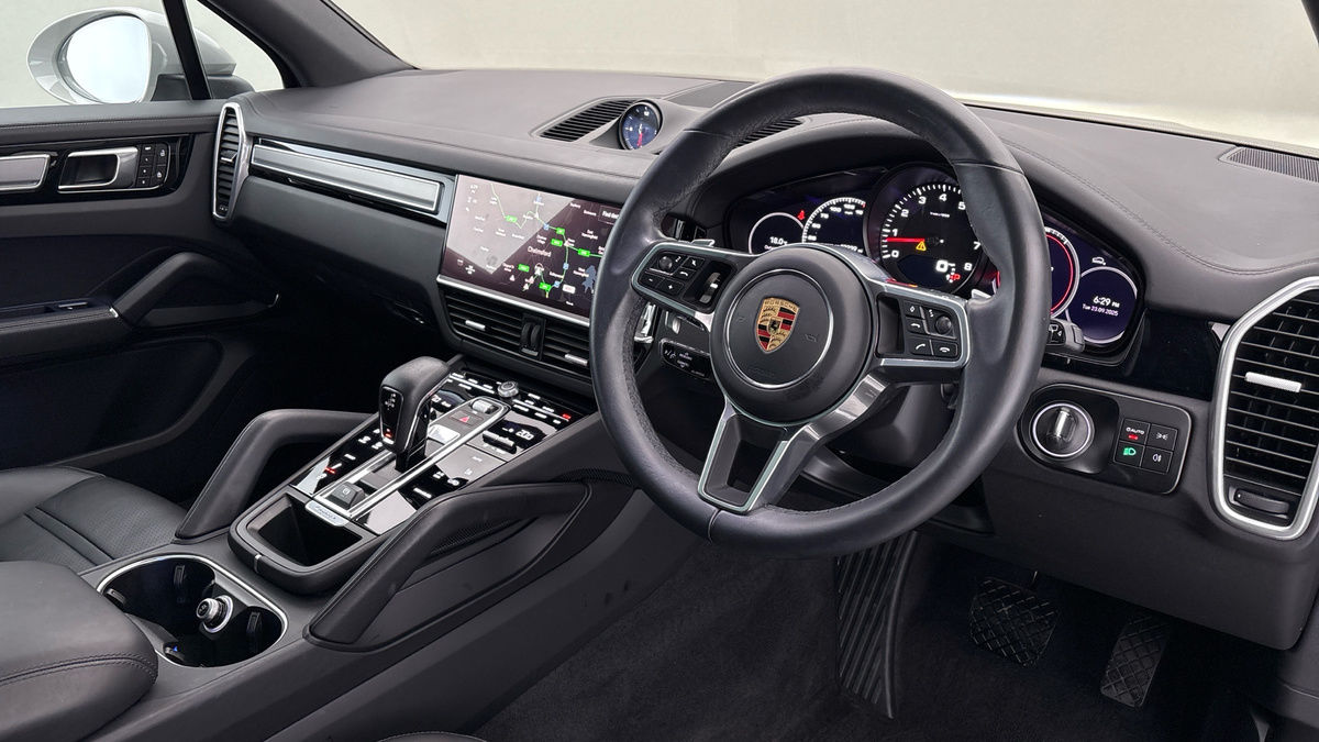 Porsche Cayenne Image 5