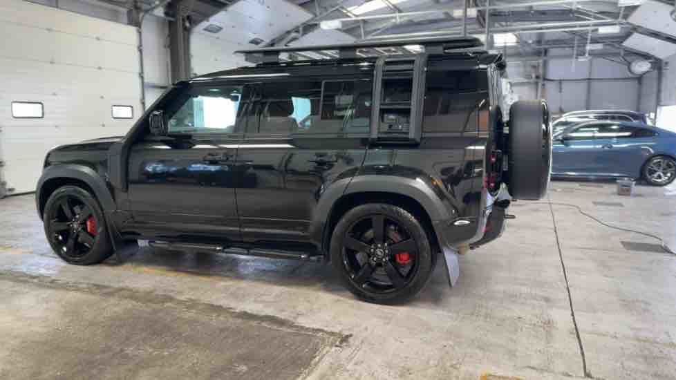 More views of Land Rover Defender 110