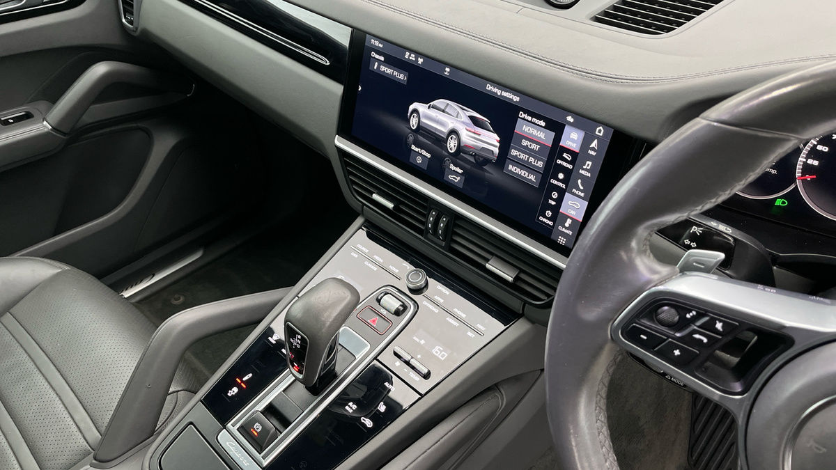 Porsche Cayenne Image 18