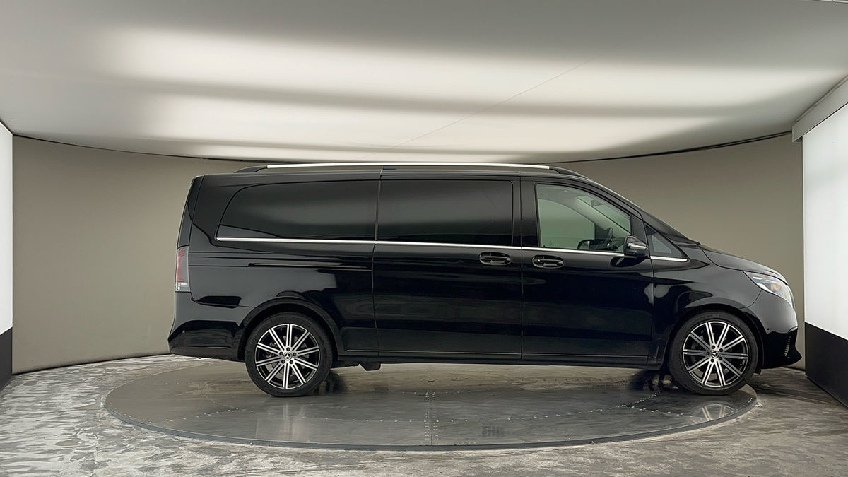 Mercedes-Benz V Class Image 16