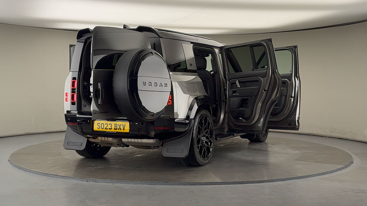 More views of Land Rover Defender 110