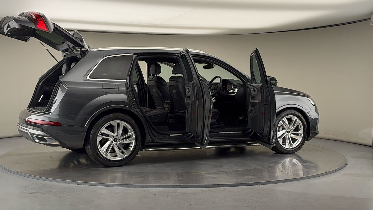 More views of Audi Q7