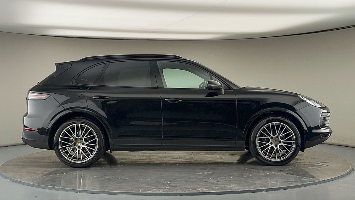 Porsche Cayenne Image 16