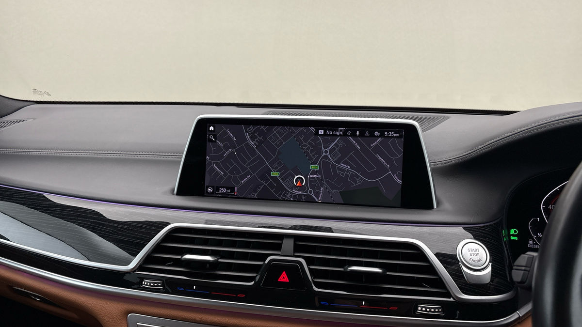 BMW 7 Series Image 17