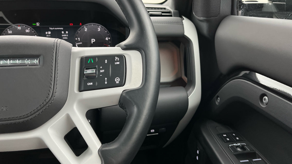 Land Rover Defender 90 Image 14