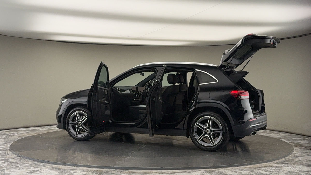 Mercedes-Benz GLA Image 10