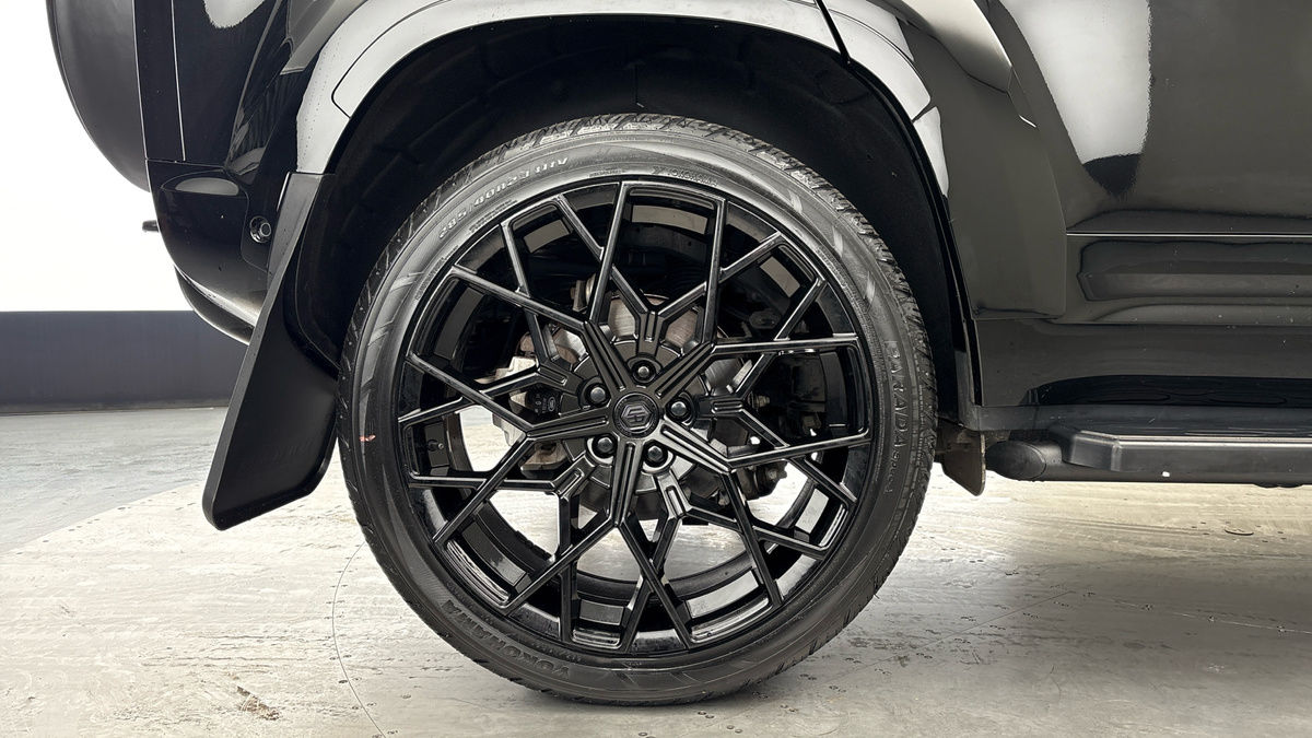 Land Rover Defender 110 Urban Image 19