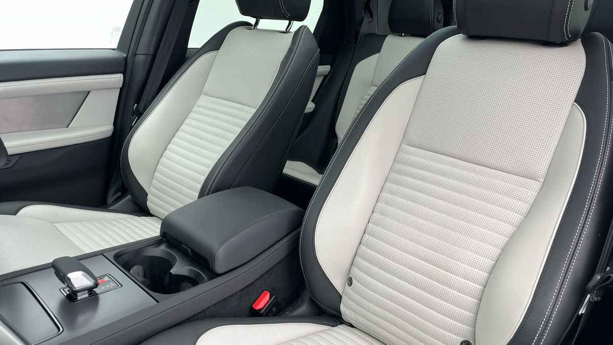 Land Rover Discovery Sport Image 7