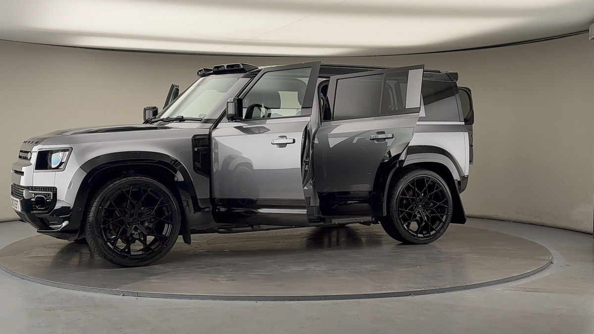 More views of Land Rover Defender 110