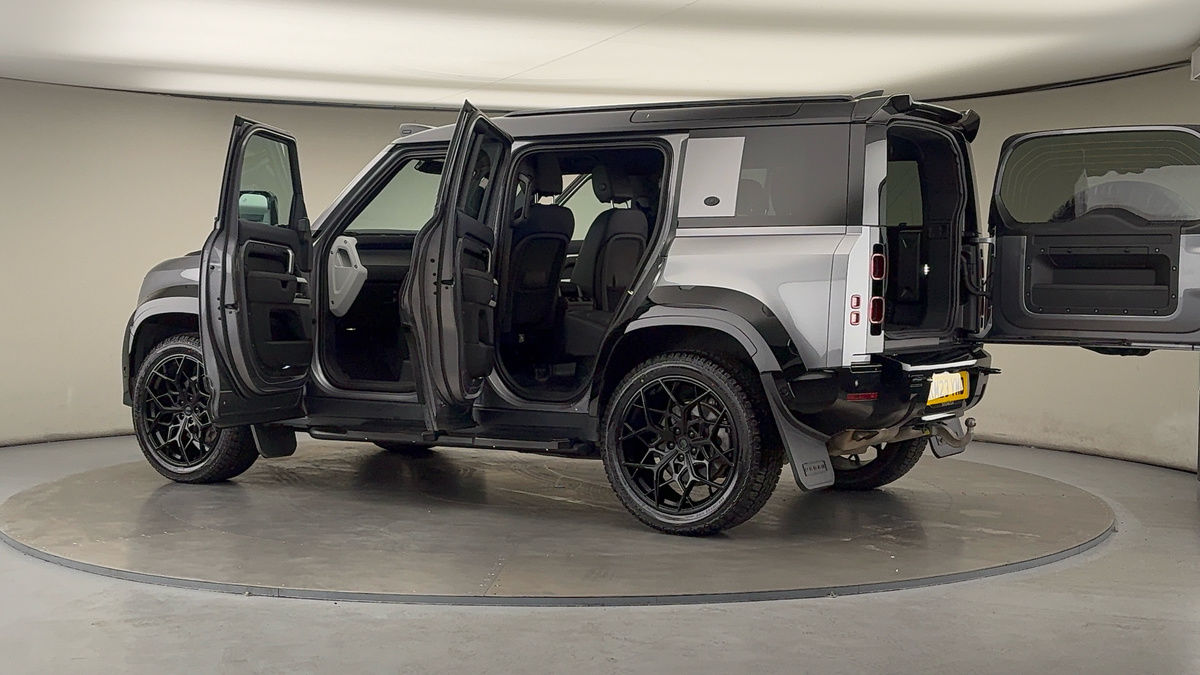 More views of Land Rover Defender 110