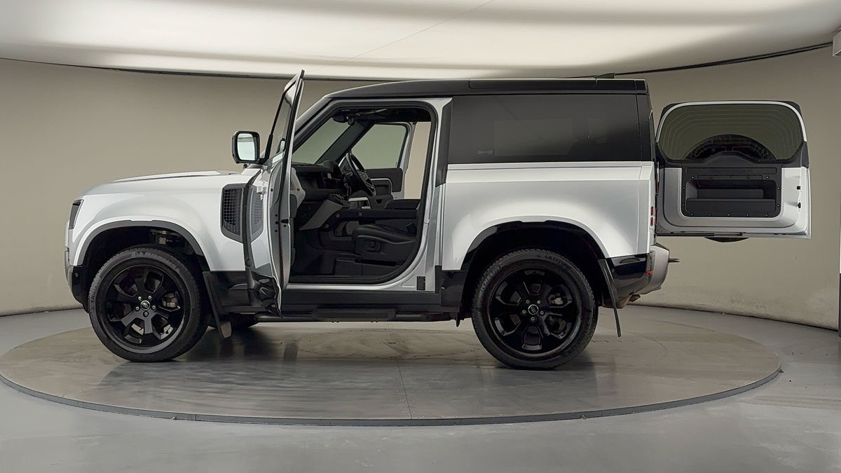 More views of Land Rover Defender 90