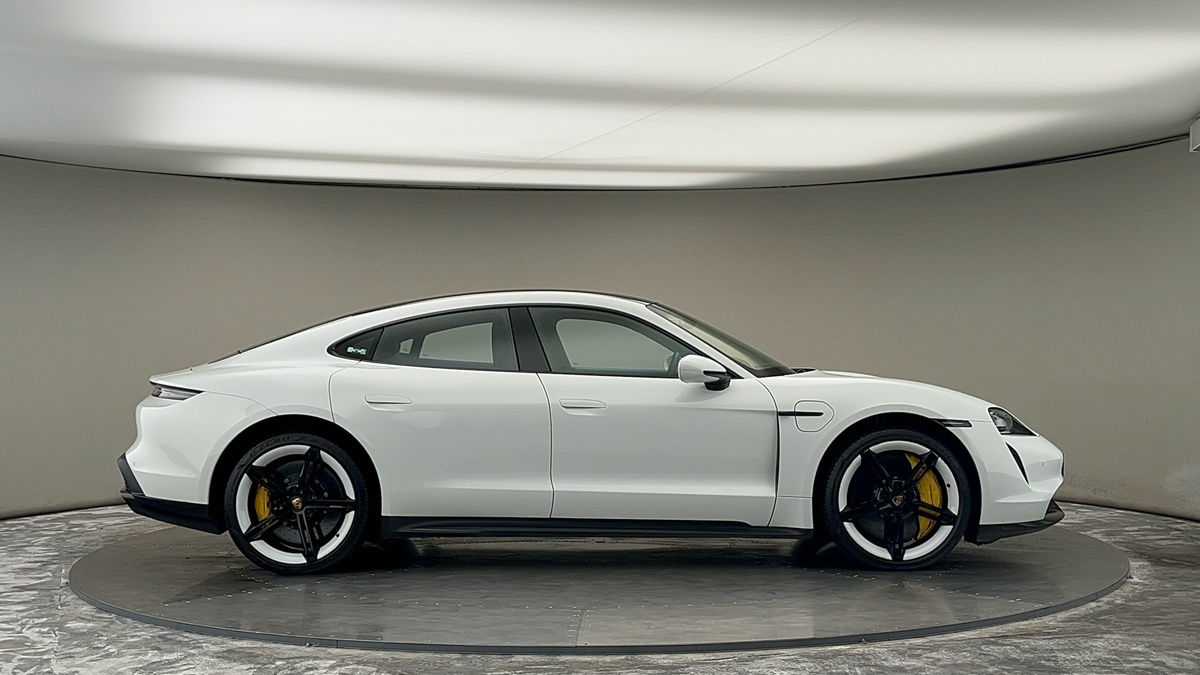 Porsche Taycan Image 16