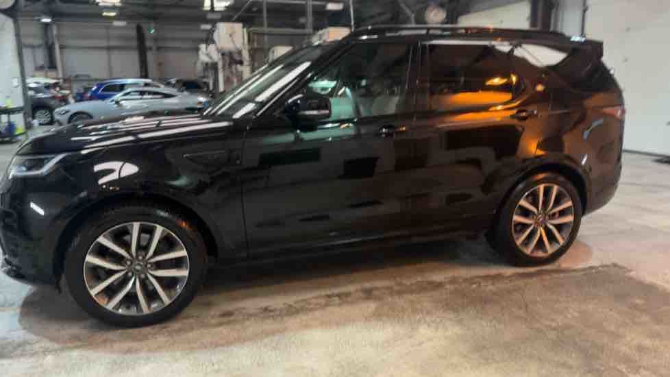 More views of Land Rover Discovery