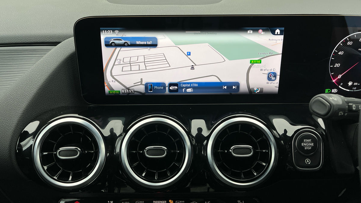 Mercedes-Benz GLA Image 17