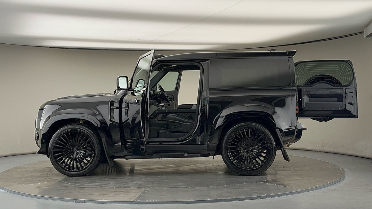 More views of Land Rover Defender 90