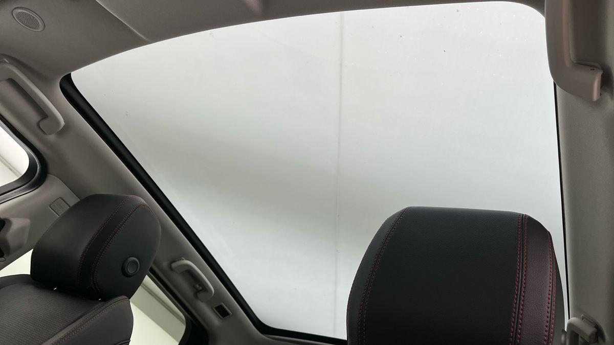 Land Rover Discovery Sport Image 6