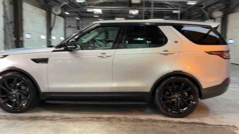 More views of Land Rover Discovery
