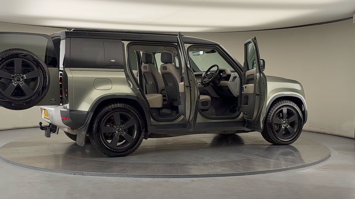 More views of Land Rover Defender 110