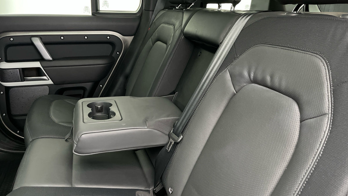 Land Rover Defender 110 Urban Image 18