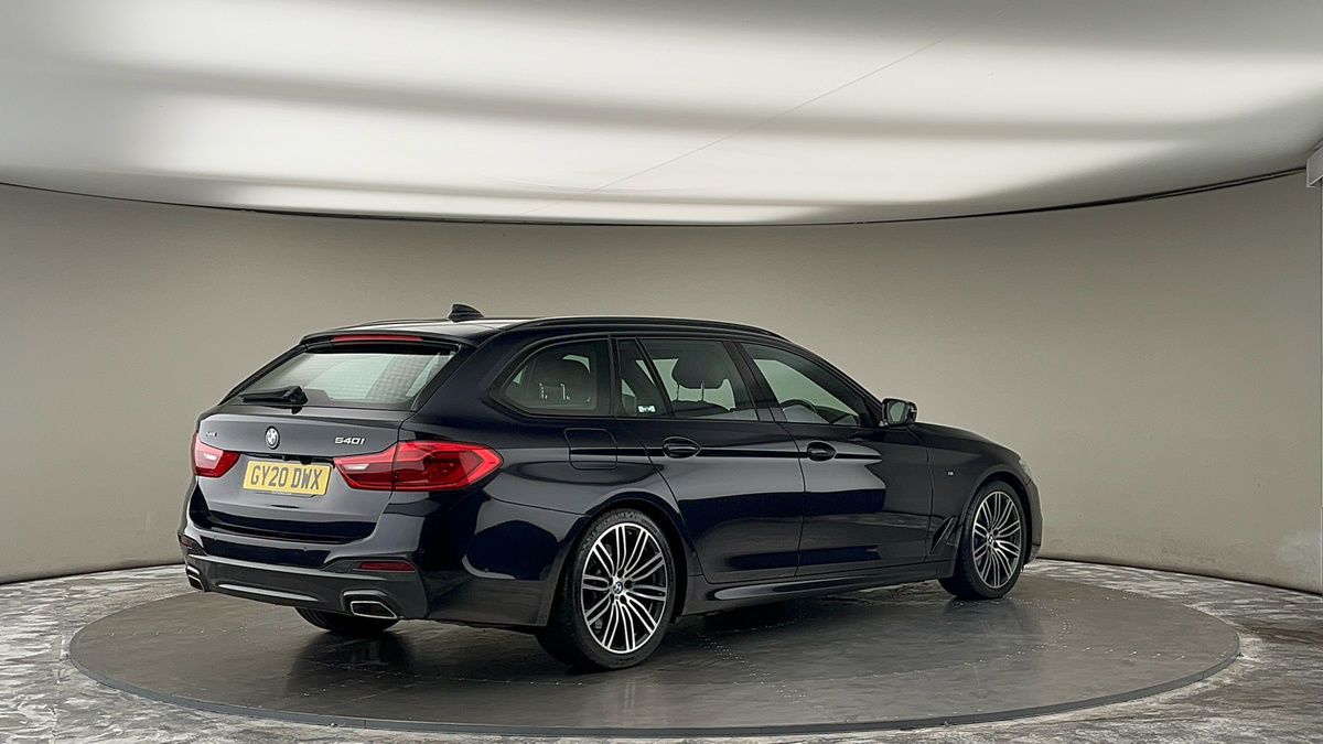 BMW 5 Series Image 21