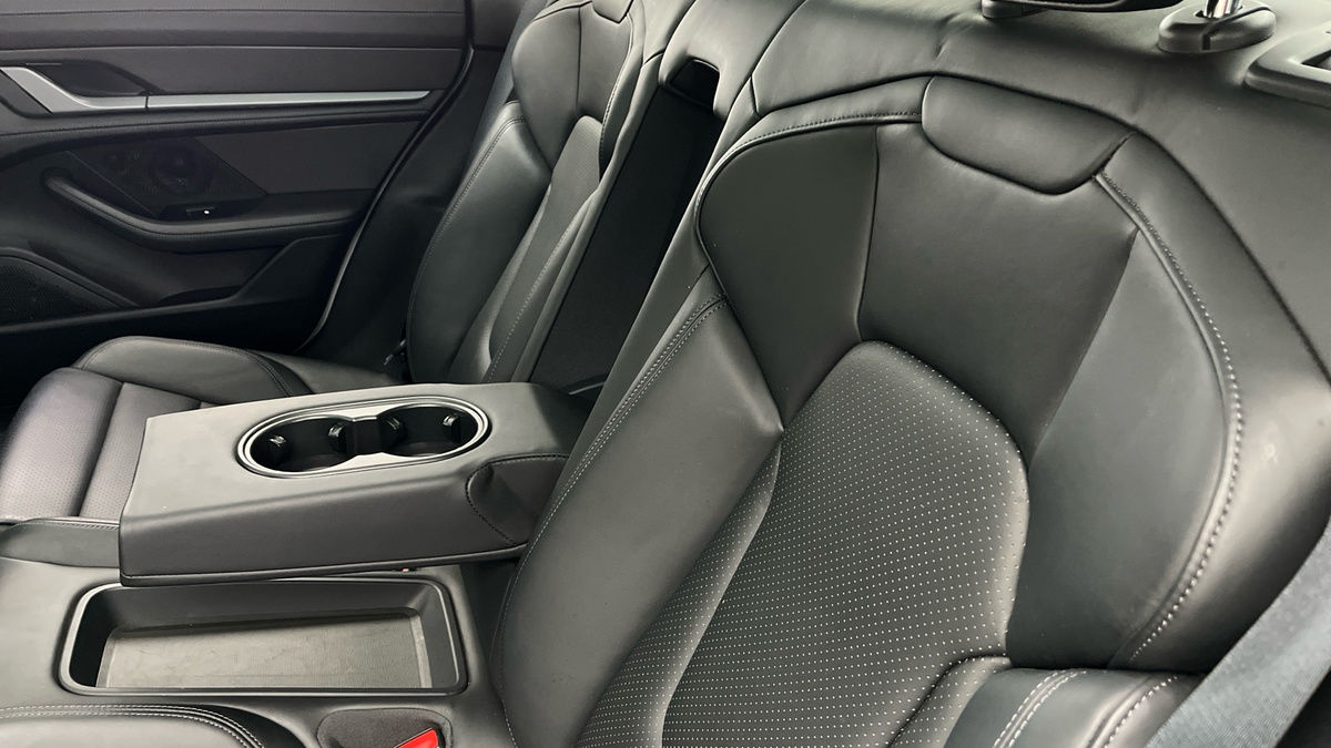 Porsche Taycan Image 9