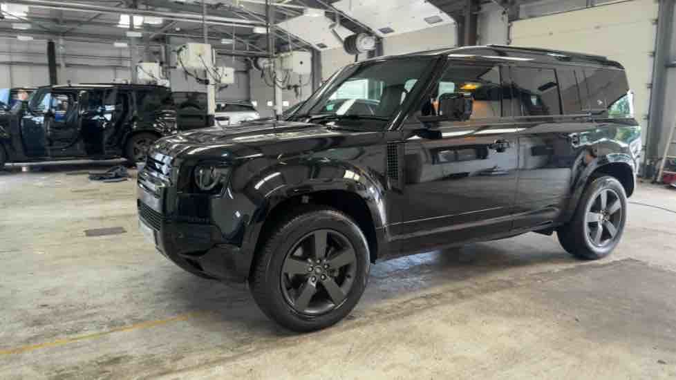 More views of Land Rover Defender 110