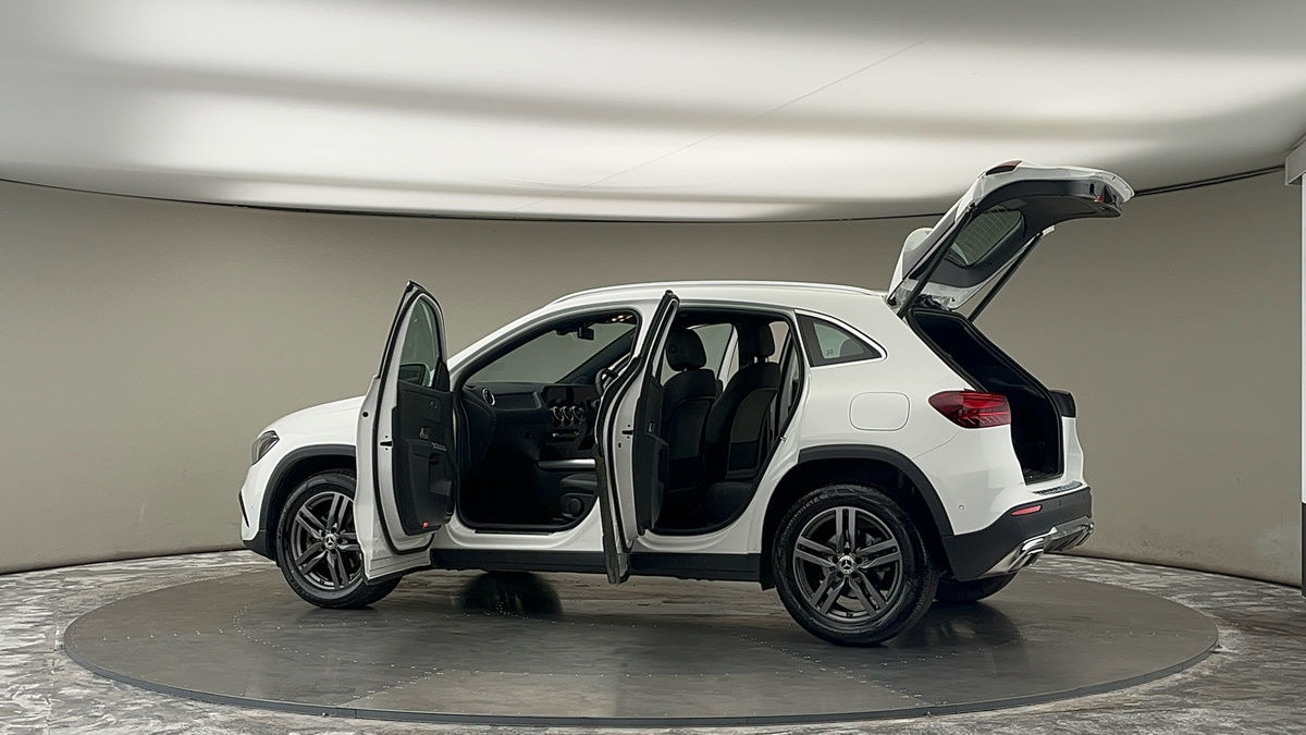 More views of Mercedes-Benz GLA