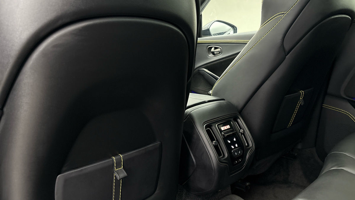 Aston Martin DBX Image 31