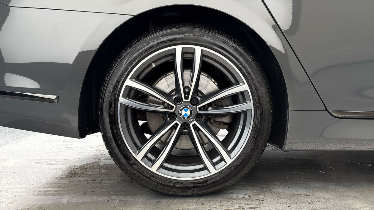 BMW 7 Series Image 10