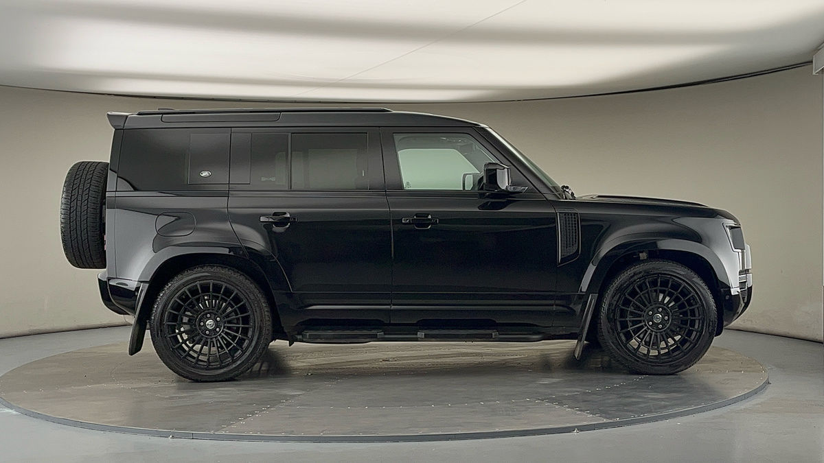 Land Rover Defender 110 Urban Image 16