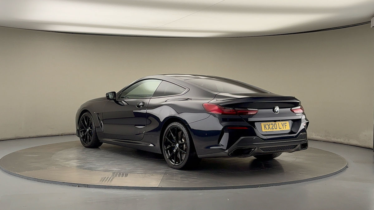 BMW 8 Series Image 2