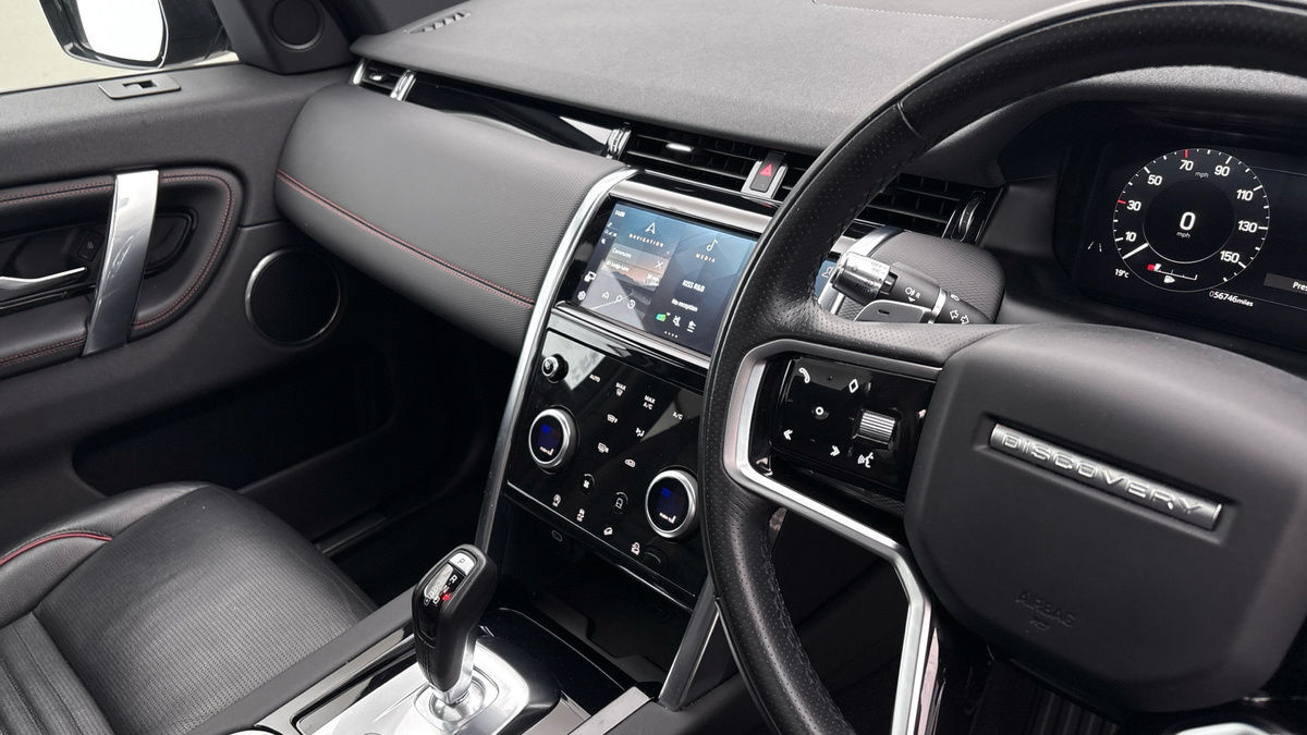 Land Rover Discovery Sport Image 18