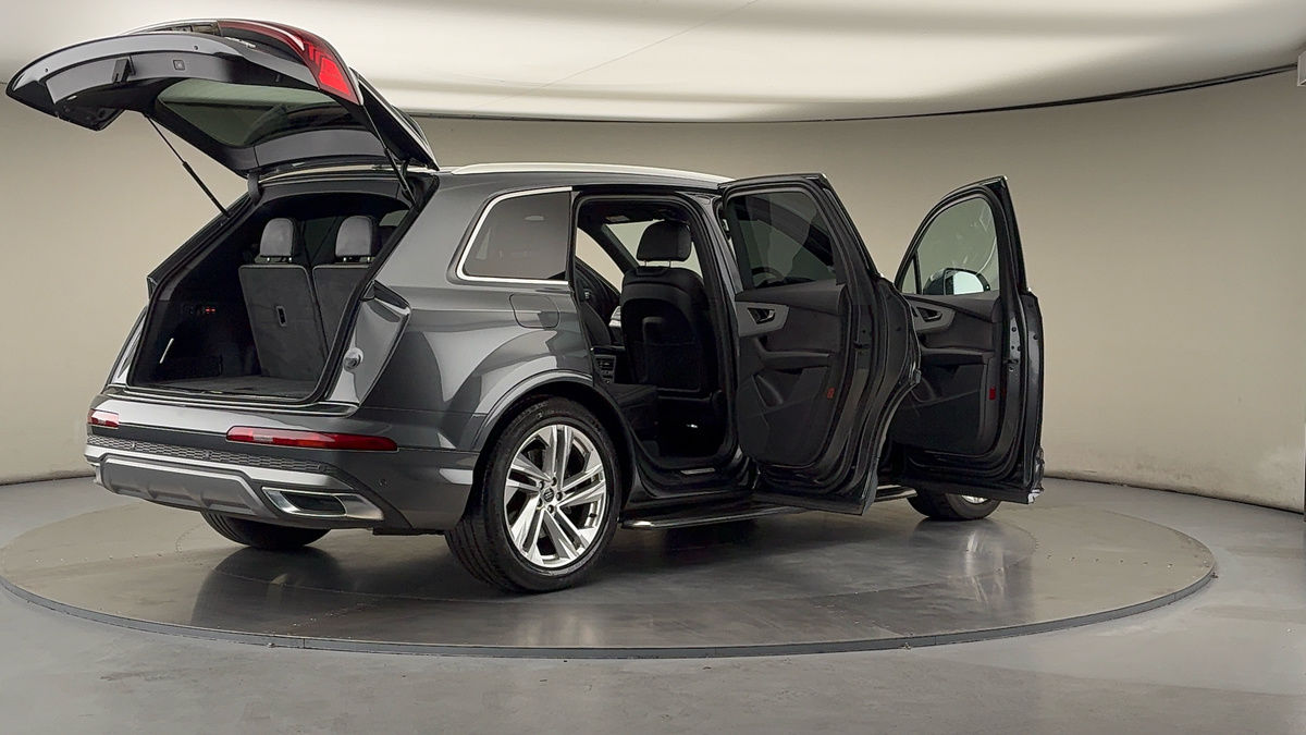 More views of Audi Q7