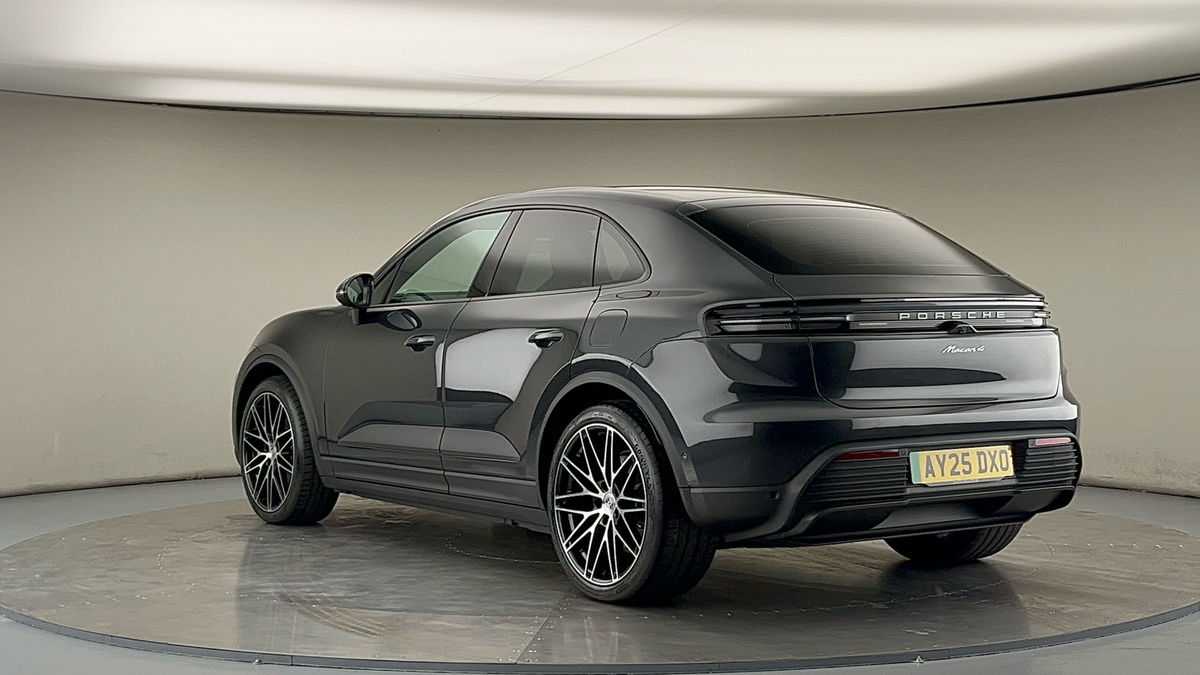 Porsche Macan Image 2