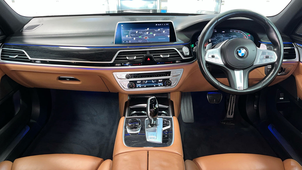 BMW 7 Series Image 12