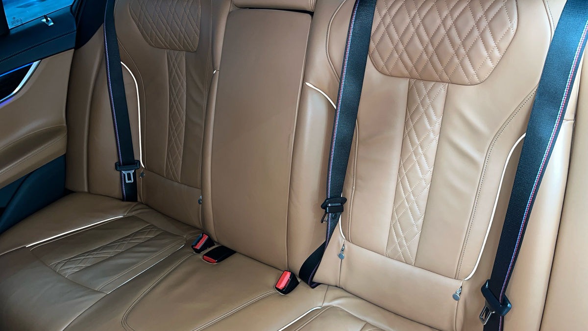 BMW 7 Series Image 8